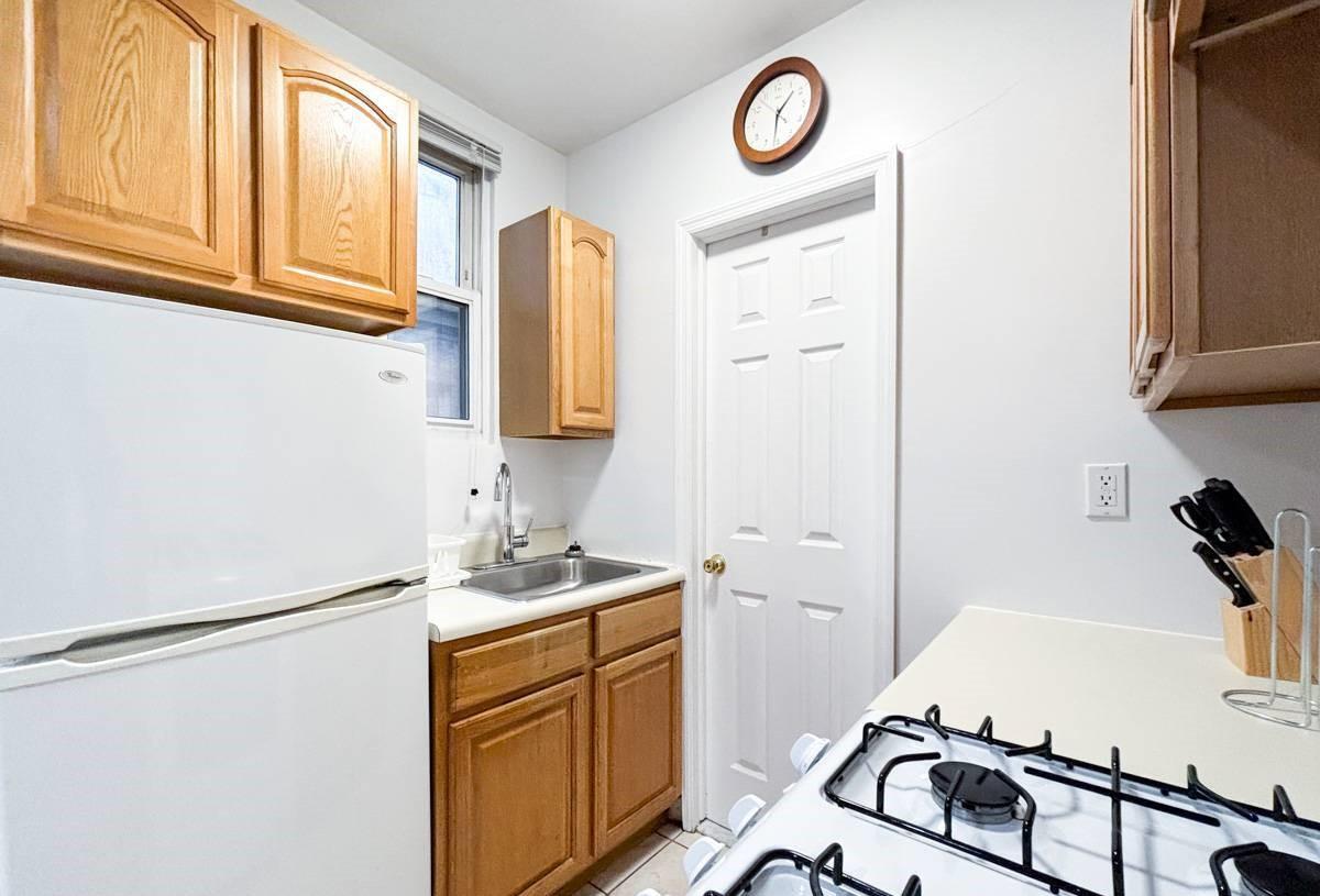 Fully Furnished 1 BD Studio Apartment in Manhattan